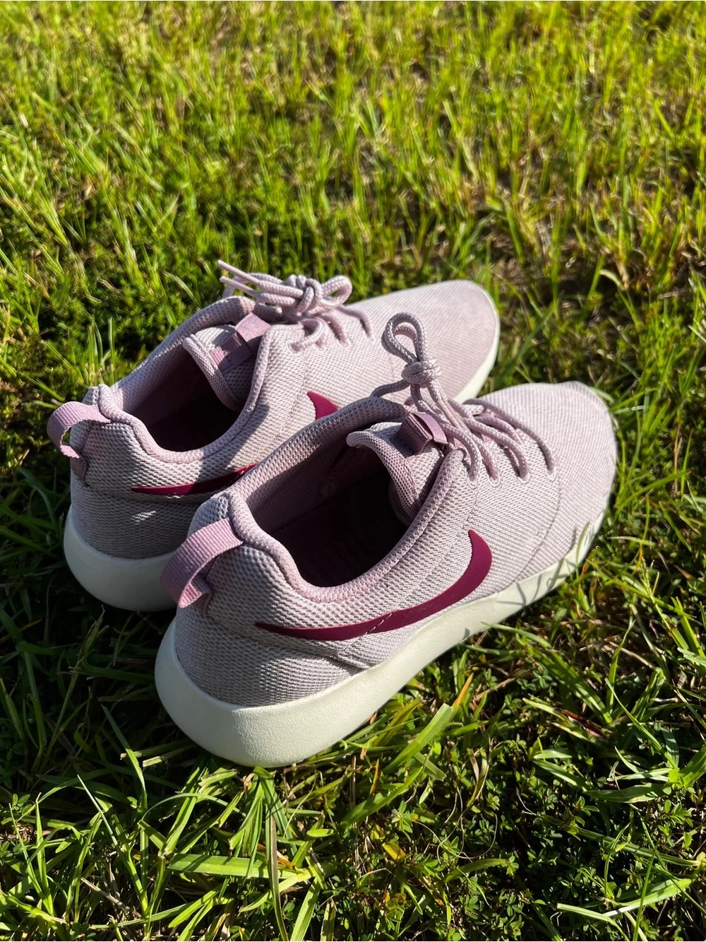 NEW Nike size 8.5 Womens Roshe One Plum Pink shoes